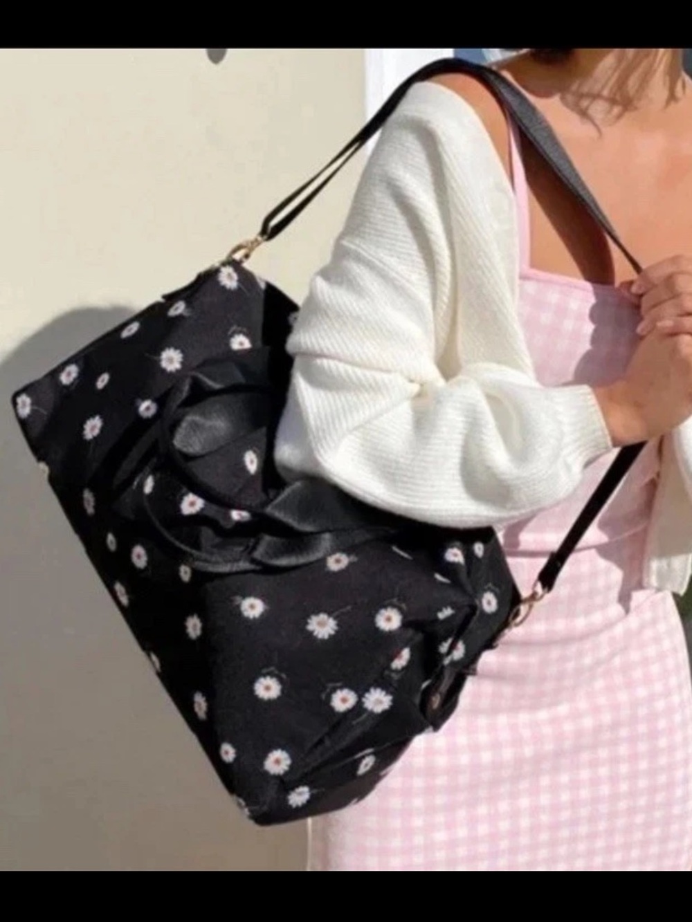 Alice + Olivia Daisy Black Floral Print Weekender Duffel Bag NWT Retails $150